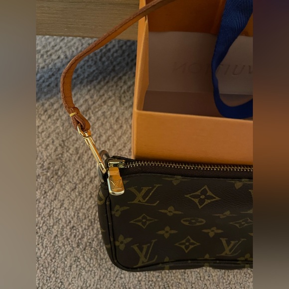 Louis Vuitton Monogram Pochette Accessoires Vintages Shoulder Bag - Picture 8 of 16